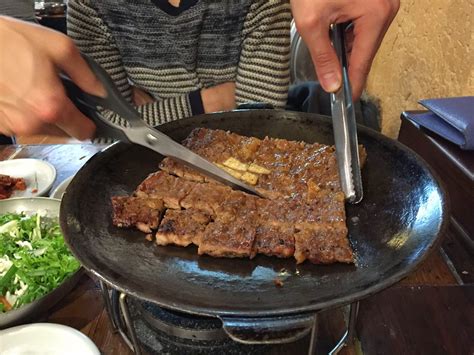 전주 떡갈비: 한 입 베어물면 시간이 멈추는 맛